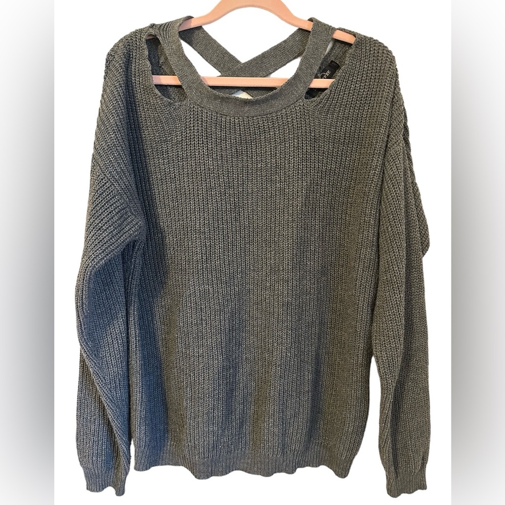 Love Tree Distressed Shoulder Grey Sweater Women’s L